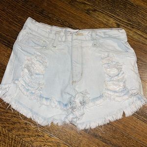 Previously loved women’s jean short shorts